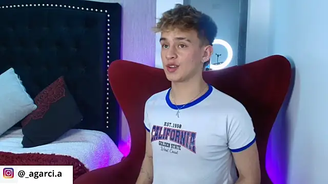 Snapshot of LiamWildx20 chatting on 09/30/25, 05:01 LiamWildx20 online show from 09/30/25, 05:01