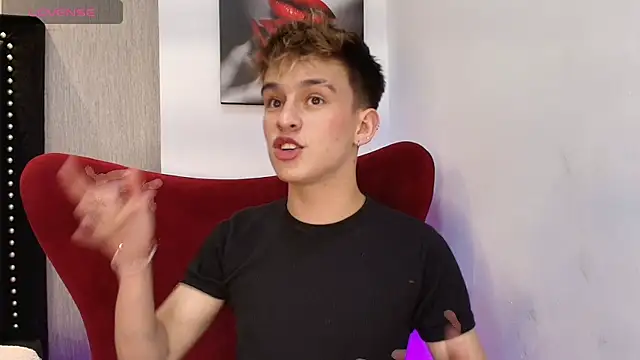 Snapshot of LiamWildx20 chatting on 11/06/25, 04:35 LiamWildx20 online show from 11/06/25, 04:35