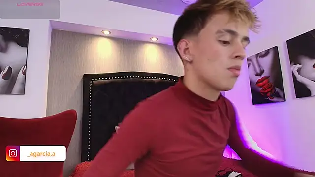 Snapshot of LiamWildx20 chatting on 12/17/25, 04:40 LiamWildx20 online show from 12/17/25, 04:40