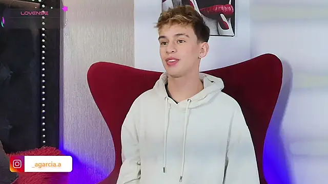 Snapshot of LiamWildx20 chatting on 12/22/25, 07:27 LiamWildx20 online show from 12/22/25, 07:27