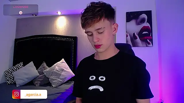 LiamWildx20 online show from 04/11/26, 06:07