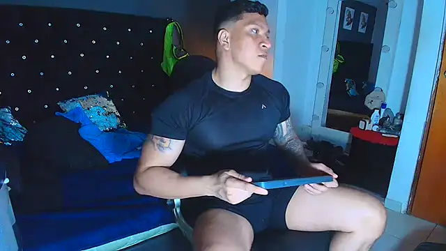 Snapshot of ethan_dalton_ chatting on 11/19/25, 03:17 ethan dalton online show from 11/19/25, 03:17