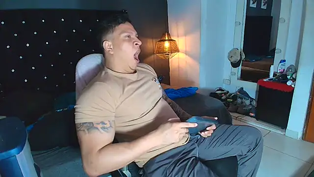 Snapshot of ethan_dalton_ chatting on 12/15/25, 03:44 ethan dalton online show from 12/15/25, 03:44