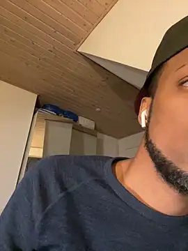 Snapshot of Chocolattino91 chatting on 03/18/25, 11:09 Chocolattino91 online show from 03/18/25, 11:09