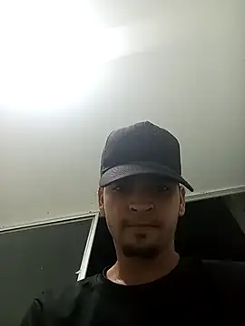 Snapshot of 317894 chatting on 12/19/25, 12:17 317894 online show from 12/19/25, 12:17