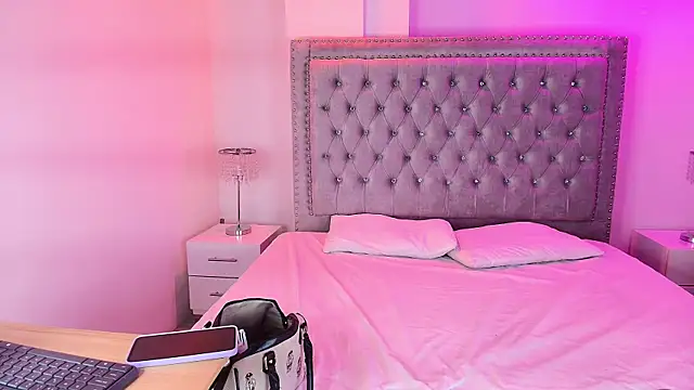 Snapshot of Lia_adamsss chatting on 12/17/25, 12:49 Lia adamsss online show from 12/17/25, 12:49