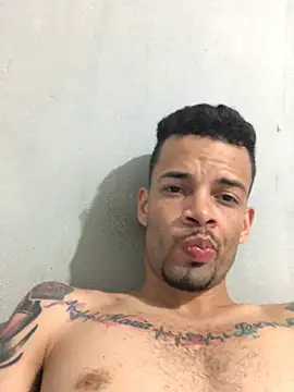 Snapshot of HenriquePhn chatting on 08/04/26, 04:37 HenriquePhn online show from 08/04/26, 04:37