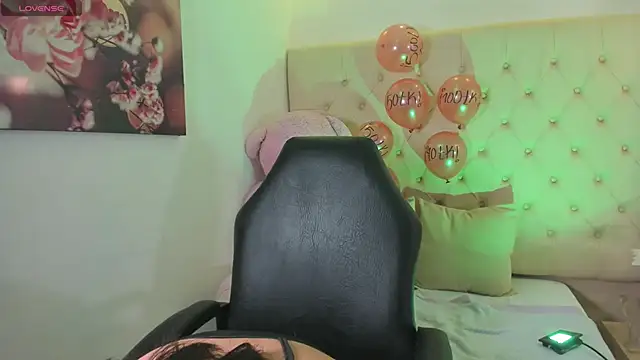 Snapshot of abby_roux chatting on 11/12/25, 03:40 abby roux online show from 11/12/25, 03:40