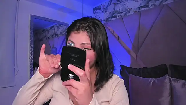 Snapshot of abby_roux chatting on 12/15/25, 02:49 abby roux online show from 12/15/25, 02:49