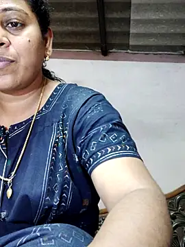 Snapshot of JENNIFERtamil chatting on 12/05/25, 07:39 JENNIFERtamil online show from 12/05/25, 07:39