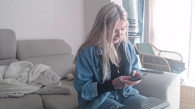 tattoobbgirl online show from 12/18/25, 03:29