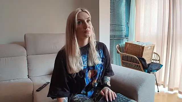 tattoobbgirl online show from 04/11/26, 01:15