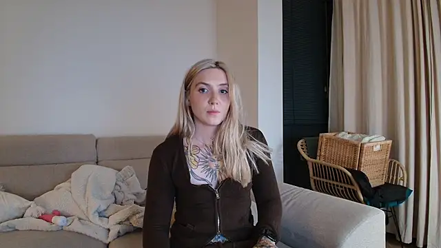 tattoobbgirl online show from 04/15/26, 07:58