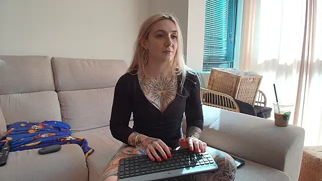 tattoobbgirl online show from 05/01/26, 03:49