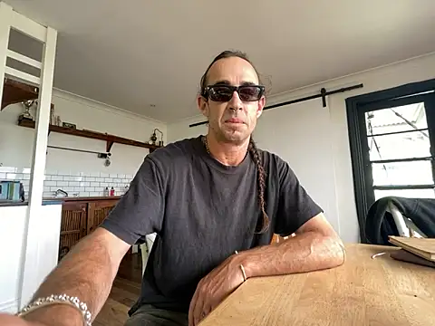 Snapshot of mastertittiefkr chatting on 11/17/25, 02:39 mastertittiefkr online show from 11/17/25, 02:39