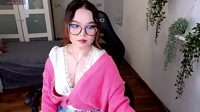 Snapshot of maddymystie chatting on 03/17/25, 12:57 maddymystie online show from 03/17/25, 12:57