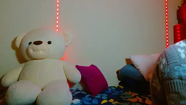 Snapshot of meganxox25 chatting on 10/29/25, 02:03 meganxox25 online show from 10/29/25, 02:03