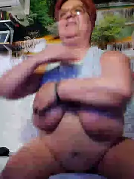 Snapshot of QueenPammy1 chatting on 02/02/25, 09:40 QueenPammy1 online show from 02/02/25, 09:40