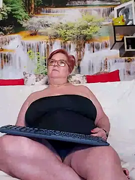Snapshot of QueenPammy1 chatting on 02/16/25, 03:27 QueenPammy1 online show from 02/16/25, 03:27