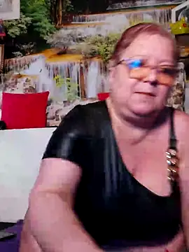 Snapshot of QueenPammy1 chatting on 10/15/25, 06:13 QueenPammy1 online show from 10/15/25, 06:13
