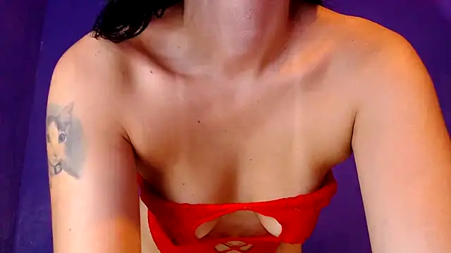 Snapshot of marina_huerta03 chatting on 10/11/25, 06:39 marina huerta03 online show from 10/11/25, 06:39