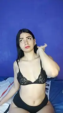 Snapshot of marina_huerta03 chatting on 11/18/25, 02:32 marina huerta03 online show from 11/18/25, 02:32