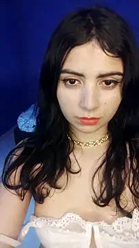 Snapshot of marina_huerta03 chatting on 12/15/25, 07:18 marina huerta03 online show from 12/15/25, 07:18