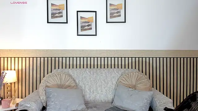 hanna mils online show from 02/12/26, 04:18