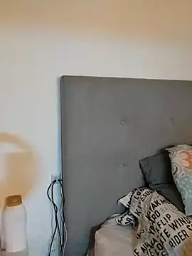 Snapshot of Elowyn chatting on 09/10/25, 12:43 Elowyn online show from 09/10/25, 12:43