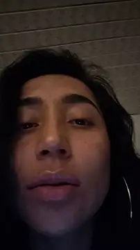 Snapshot of Elowyn chatting on 11/09/25, 01:37 Elowyn online show from 11/09/25, 01:37