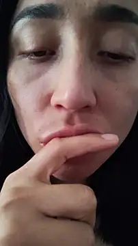 Snapshot of Elowyn chatting on 11/23/25, 05:13 Elowyn online show from 11/23/25, 05:13