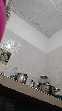 Snapshot of Elowyn chatting on 12/04/25, 08:17 Elowyn online show from 12/04/25, 08:17