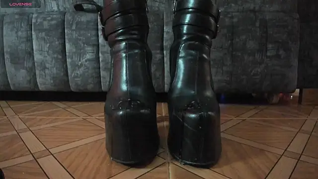  LuanaDabbraccio online show from 11/26/25, 01:56