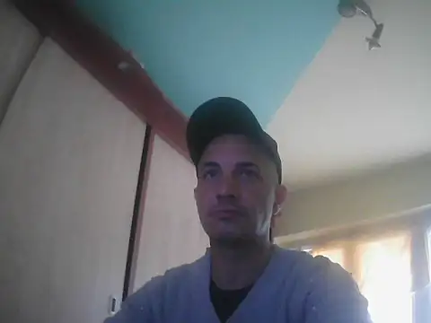 Snapshot of victorvaly chatting on 10/21/25, 10:05 victorvaly online show from 10/21/25, 10:05