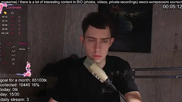 Snapshot of w0rkman chatting on 10/18/25, 06:48 w0rkman online show from 10/18/25, 06:48