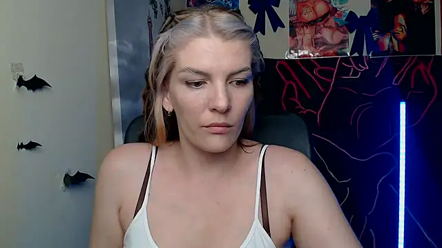 VanessaRey  online show from 05/13/26, 03:20