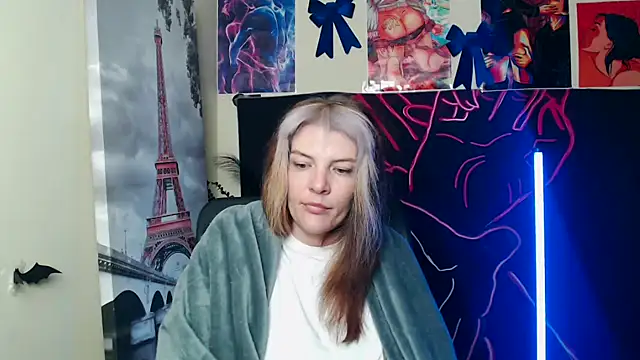 VanessaRey  online show from 05/17/26, 04:54