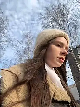 MilaBee online show from 03/19/25, 10:22