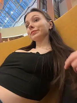 MilaBee online show from 11/05/25, 10:26