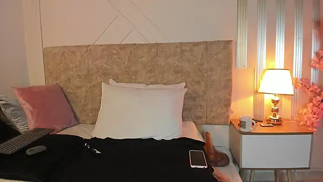 Snapshot of angelinarouse_ chatting on 12/22/25, 05:04 angelinarouse online show from 12/22/25, 05:04