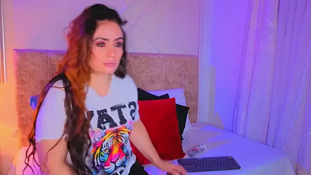 angelinarouse  online show from 04/15/26, 03:13