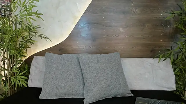 Snapshot of mia_lacy_ chatting on 12/01/25, 08:03 mia lacy online show from 12/01/25, 08:03