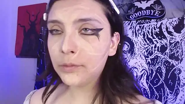 Snapshot of mikaskullcs chatting on 09/10/25, 04:45 mikaskullcs online show from 09/10/25, 04:45