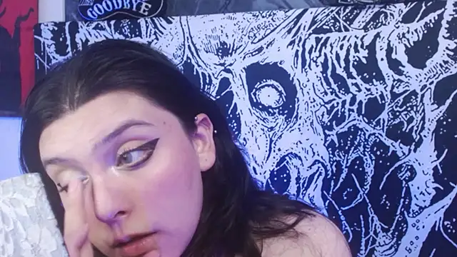 Snapshot of mikaskullcs chatting on 09/13/25, 01:27 mikaskullcs online show from 09/13/25, 01:27