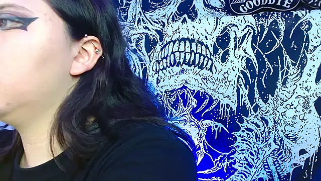 Snapshot of mikaskullcs chatting on 10/08/25, 03:59 mikaskullcs online show from 10/08/25, 03:59