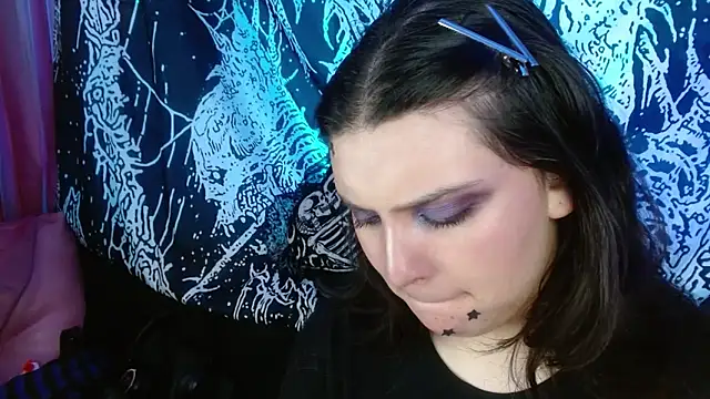 Snapshot of mikaskullcs chatting on 10/21/25, 09:26 mikaskullcs online show from 10/21/25, 09:26