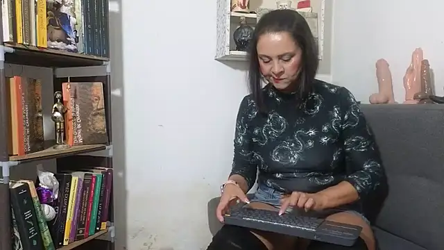 Amadamilf1980 online show from 11/05/25, 08:09