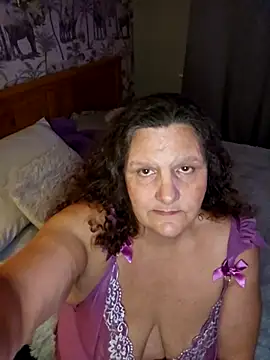 MissQueenBeex online show from 11/05/25, 07:25