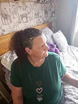 MissQueenBeex online show from 11/06/25, 02:29