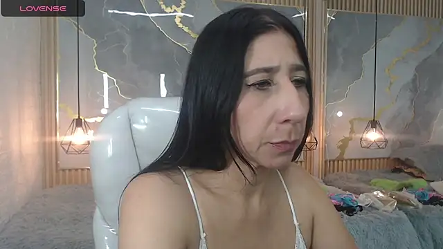 nei girl online show from 10/26/25, 01:22